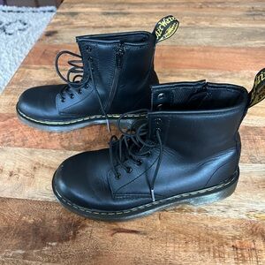 Youth Dr Martens Delaney size 4 US boys, 5 US girls.